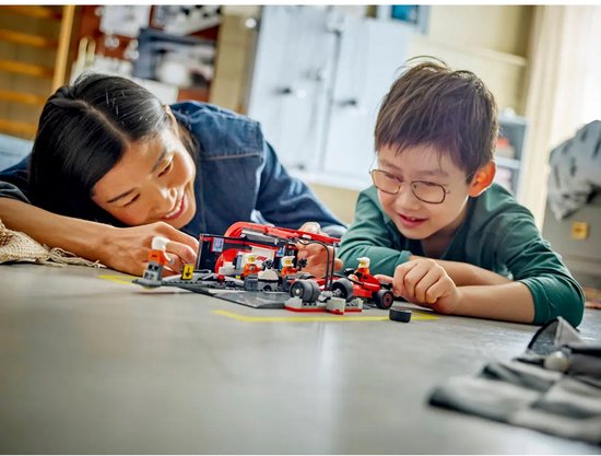 LEGO City F1 Pitstop en Pitcrew met Ferrari Auto - 60443 - Afbeelding 11