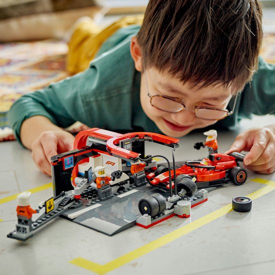 LEGO City F1 Pitstop en Pitcrew met Ferrari Auto - 60443 - Afbeelding 7